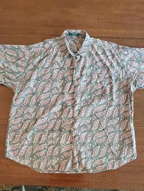 Men's Short-Sleeve Paisley Button-Down Shirt in Muted Pink & Green